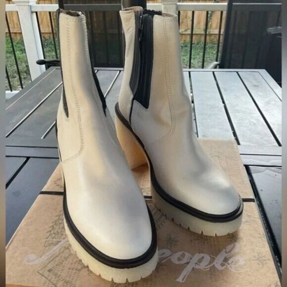 BNIB Free People James Chelsea Boots Off White Side Zip Womens Sz 7 - Picture 1 of 7
